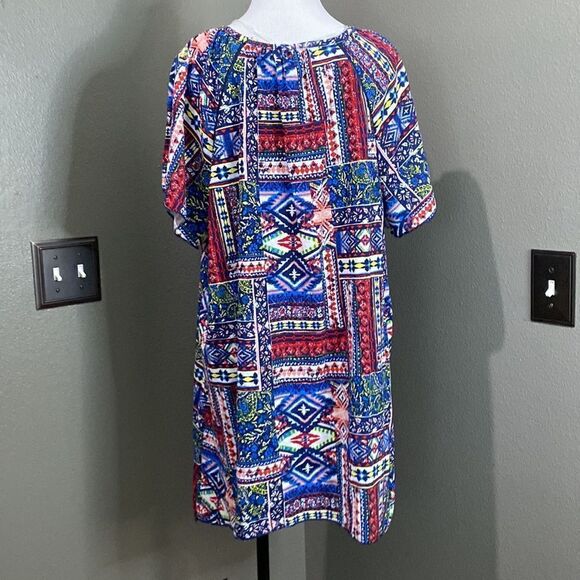 French Laundry Short Sleeve Handkerchief Hem Top Crochet Neckline - Picture 5 of 7